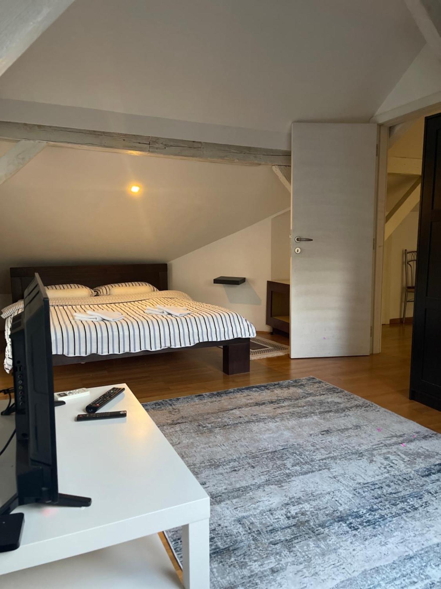 Double Bedroom In Apartment
