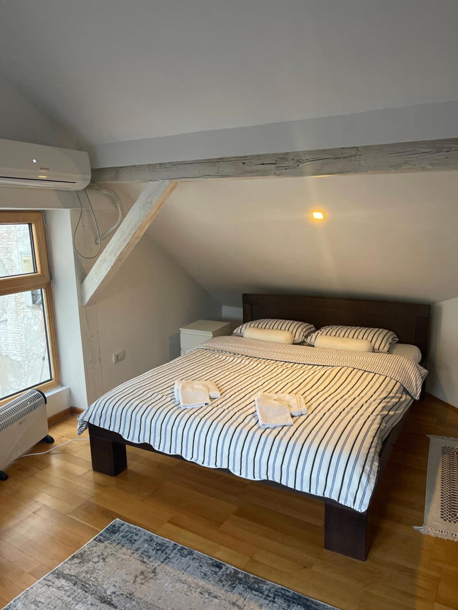 Apartment Double Bedroom In
